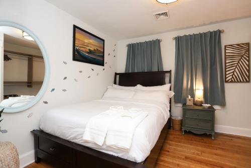 Historic Riverside Getaway with Private Beach Boat Rental on Property and Outdoor BBQ - image 13