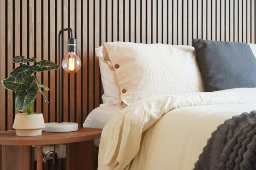 Moody Luxe Designer 2BR Dark Oak in Surry Hills - image 14