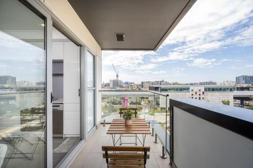 Bellview Bright Balcony City View 50m to Train Station in 普雷斯頓