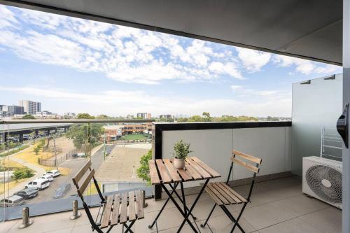 Bellview Bright Balcony City View 50m to Train Station in 普雷斯頓
