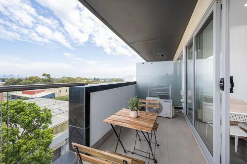 Bellview Bright Balcony City View 50m to Train Station in 普雷斯頓