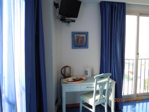 Blue Moon Hotel - image 5