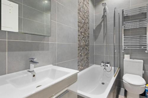 Apartment - Sleeps 11 - Hampstead HighStreet 5mins - image 12