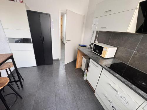 廚房, Maya Zimmer Zentral Bequem in 海爾布隆