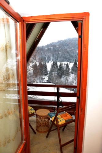 Sunny Slope cottage-vikendica "Sunčana padina" (Sunny Slope cottage-vikendica "Suncana padina") in Dolovi Lalevića