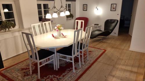 設施, Stouwhuset Øster Hurup in 乞信