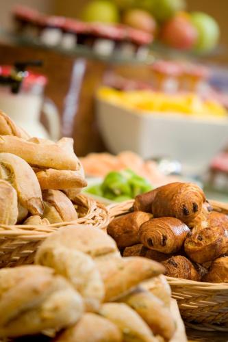 Mercure Paris Massy Gare TGV - image 2