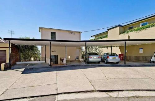 Sunny 1BR cozy apartment Parkside and Harbourside in Bellevue Hill