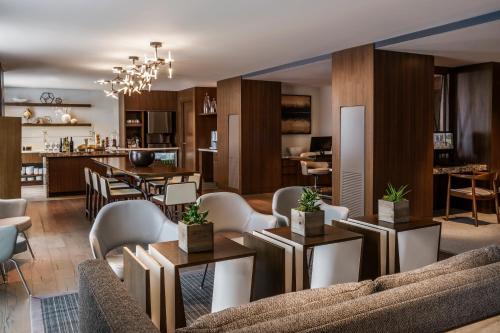 King Room - Club Access image 6
