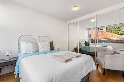 Sunny 1BR cozy apartment Parkside and Harbourside in Bellevue Hill