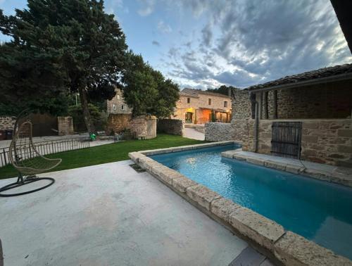 Stone Villa With Pool Between Uzès And Avignon gîte à louer Tresques