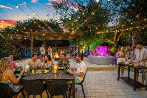 Firepit, Beach, Basketball, LuxuryVilla in Palmetto Bay (FL)