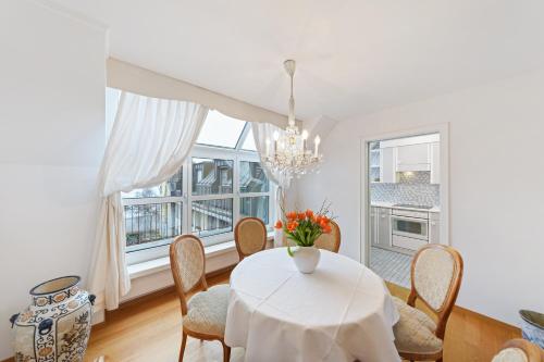 2 bedrooms, 4 beds