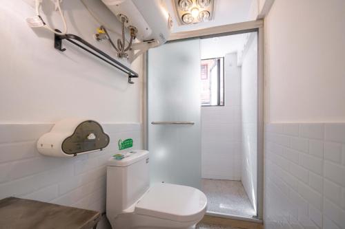 Youke homestay South Shanxi Road 3bed - image 5