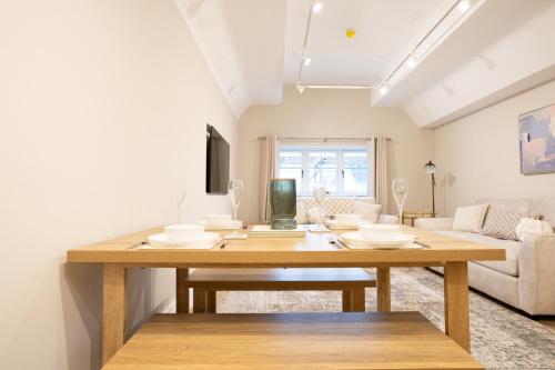 Brand New Modern 2BR Apt in Broadway High St - Sleeps 6 in Broadway