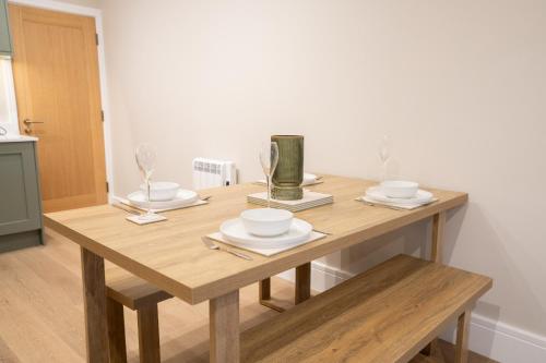 Brand New Modern 2BR Apt in Broadway High St - Sleeps 6 in Broadway
