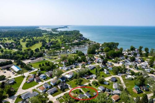 Family Fun: Comfy Home, 10 Min to Cedar Point Fun! in Huron (OH)
