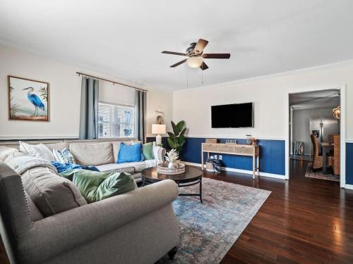 Family Fun: Comfy Home, 10 Min to Cedar Point Fun! in Huron (OH)