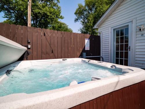 Family Fun: Comfy Home, 10 Min to Cedar Point Fun! in Huron (OH)