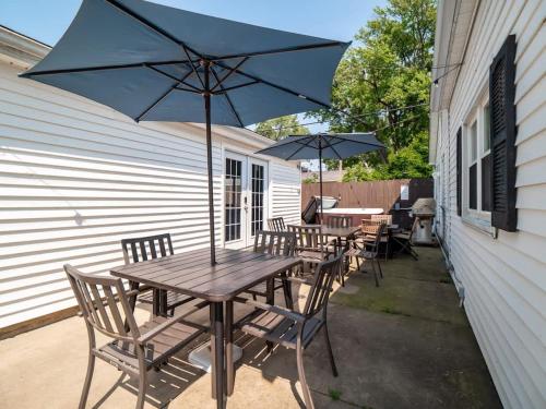 Family Fun: Comfy Home, 10 Min to Cedar Point Fun! in Huron (OH)