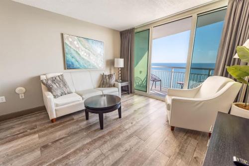 Remodeled Direct Oceanfront, Amazing Views Modern! - Surfside Beach, SC