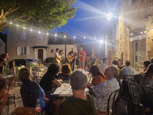 Safari Tent DeLuxe - La Boheme - on Campsite in Saint Robert, Camping Florecer in Segonzac (Limousin)