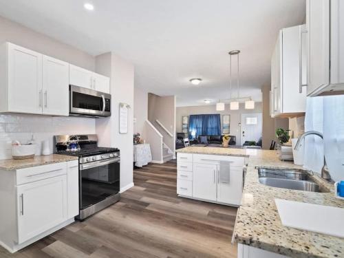 Large Remodeled 4 Bedroom Only 7 Minutes to Downtown, Cleveland (foto 5)