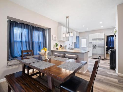 Large Remodeled 4 Bedroom Only 7 Minutes to Downtown, Cleveland (foto 10)