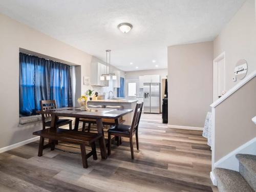 Large Remodeled 4 Bedroom Only 7 Minutes to Downtown, Cleveland (foto 11)