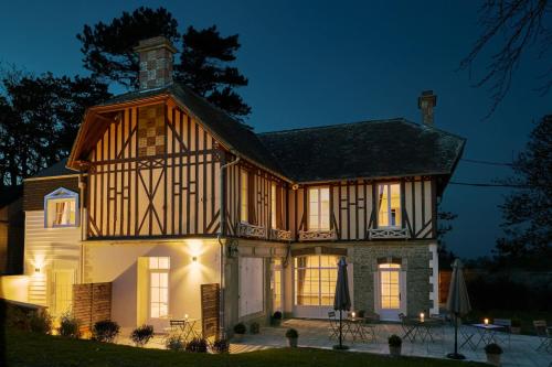 Les Villas d'Arromanches, Teritoria