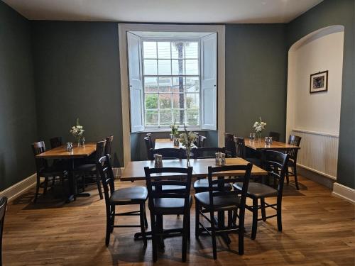 Restaurant, The White House Hotel in Williton