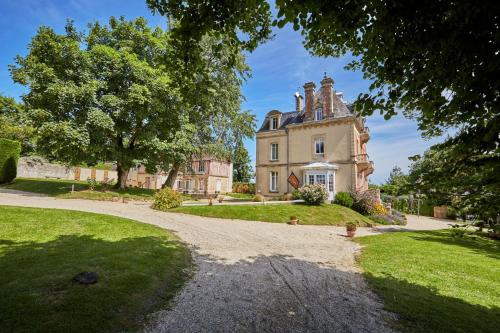 Les Villas d'Arromanches, Teritoria