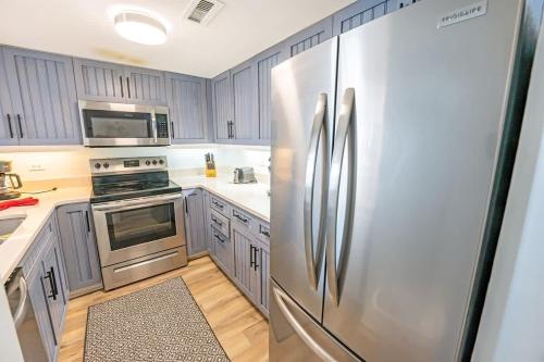 3BR Pools, Direct Ocean Front, Ocean Creek, Views! in North Myrtle Beach