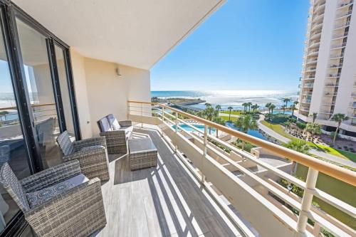 3BR Pools, Direct Ocean Front, Ocean Creek, Views! in North Myrtle Beach