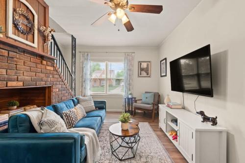 Double the Space for Large Groups Entire Duplex, Cleveland