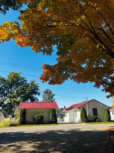 The Wellington Lake Cottage in Middlebury, USA