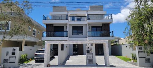 Modern 3-Suite Coastal Escape Home in Prime Location – khách sạn tại Cachoeira do Bom Jesus