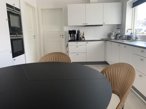 Private apartment with panoramic ocean views in ลูลิสซัท