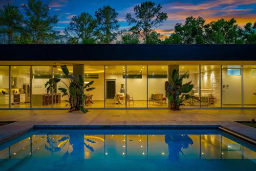 Floral City Oasis - Pool, BBQ Area & Forest View