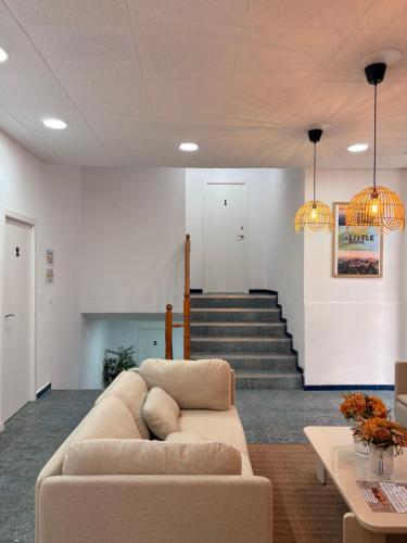LITTLE Hostel