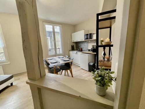 Toit ja joogid, Duplex au coeur de ville in Chauvigny (Poitou-Charentes)