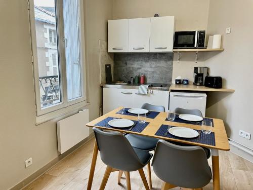 Seadmed, Duplex au coeur de ville in Chauvigny (Poitou-Charentes)