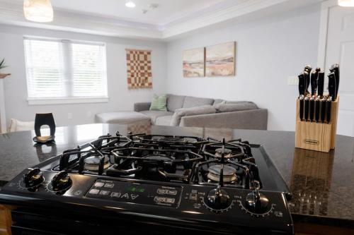 Stylish 1-Bedroom Stay Near Downtown SLC - image 4