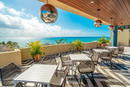 2 Bedroom condo with rooftop pool - Joya 202