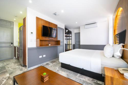 2 Bedroom condo with rooftop pool - Joya 202