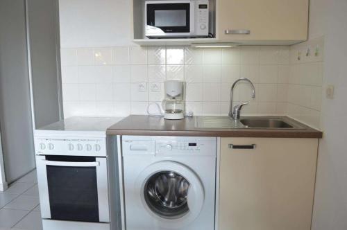 Kitchen, SR300-012 Appt 2 pieces mezzanine 4 personnes ST RAPHAEL in Boulouris