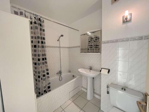 Bathroom, SR300-012 Appt 2 pieces mezzanine 4 personnes ST RAPHAEL in Boulouris