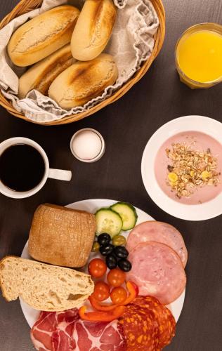 Hotel Aveny Bed & Breakfast - image 12
