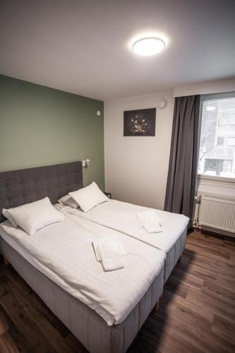 2 twin beds