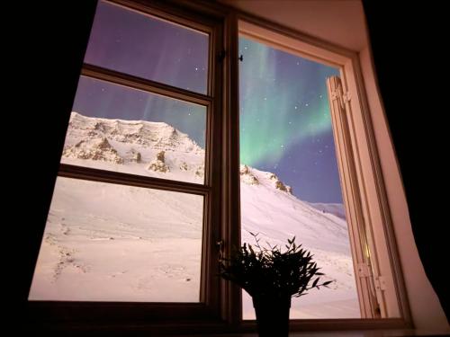 Gjestehuset 102 - your home away from home! Room Type - Bed in 4-Bed Mixed Dormitory Room with Sink